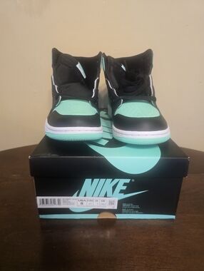 Nike Air Jordan 1 Retro High OG in the "Green Glow"